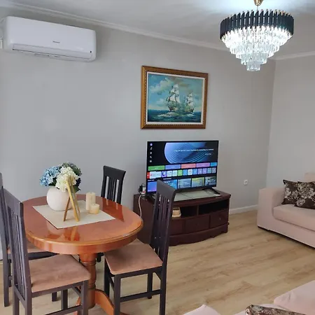 City-center Apartment Himare