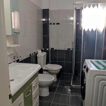 City-center Apartment Himare